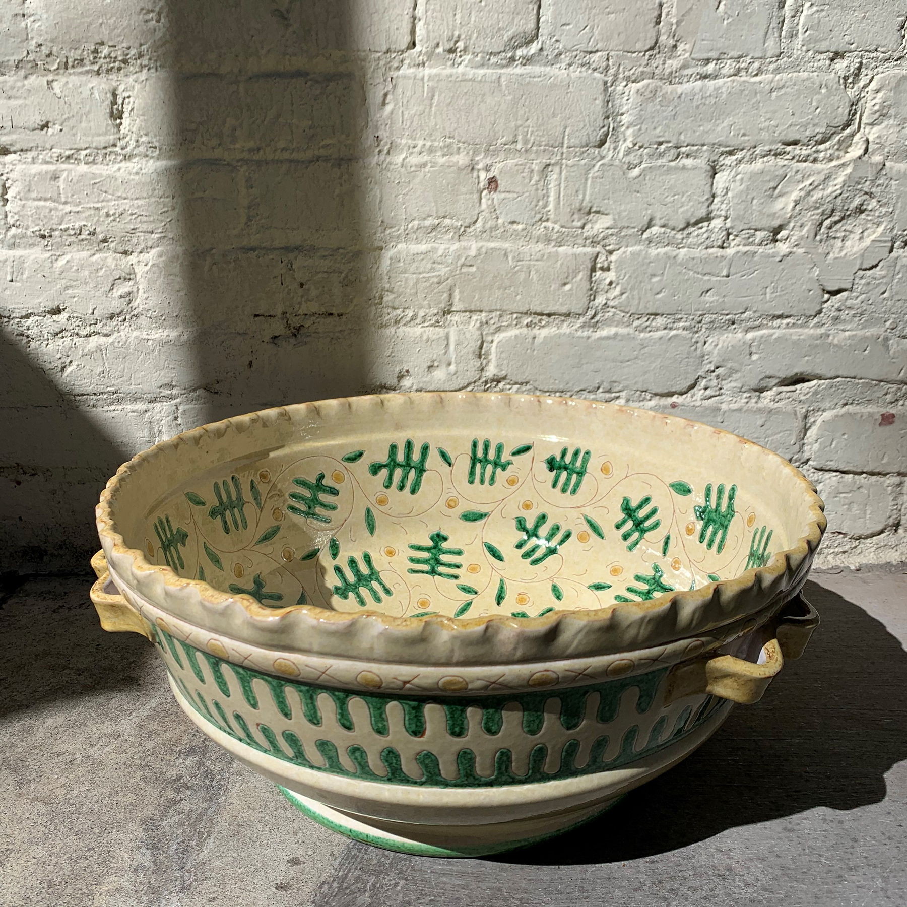 Large Ceramic Fruit Bowl: Modern Pottery Centerpiece for Serving