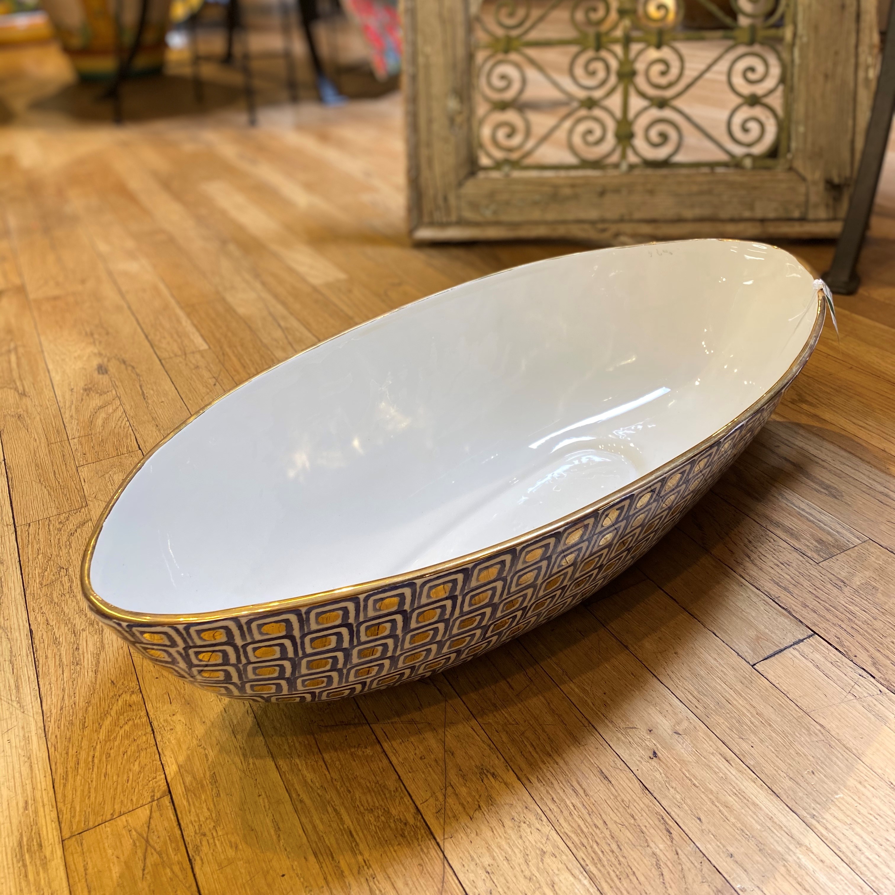https://www.italianpottery.com/wp-content/uploads/2020/03/labirinto-long-oval-bowl-2.jpg